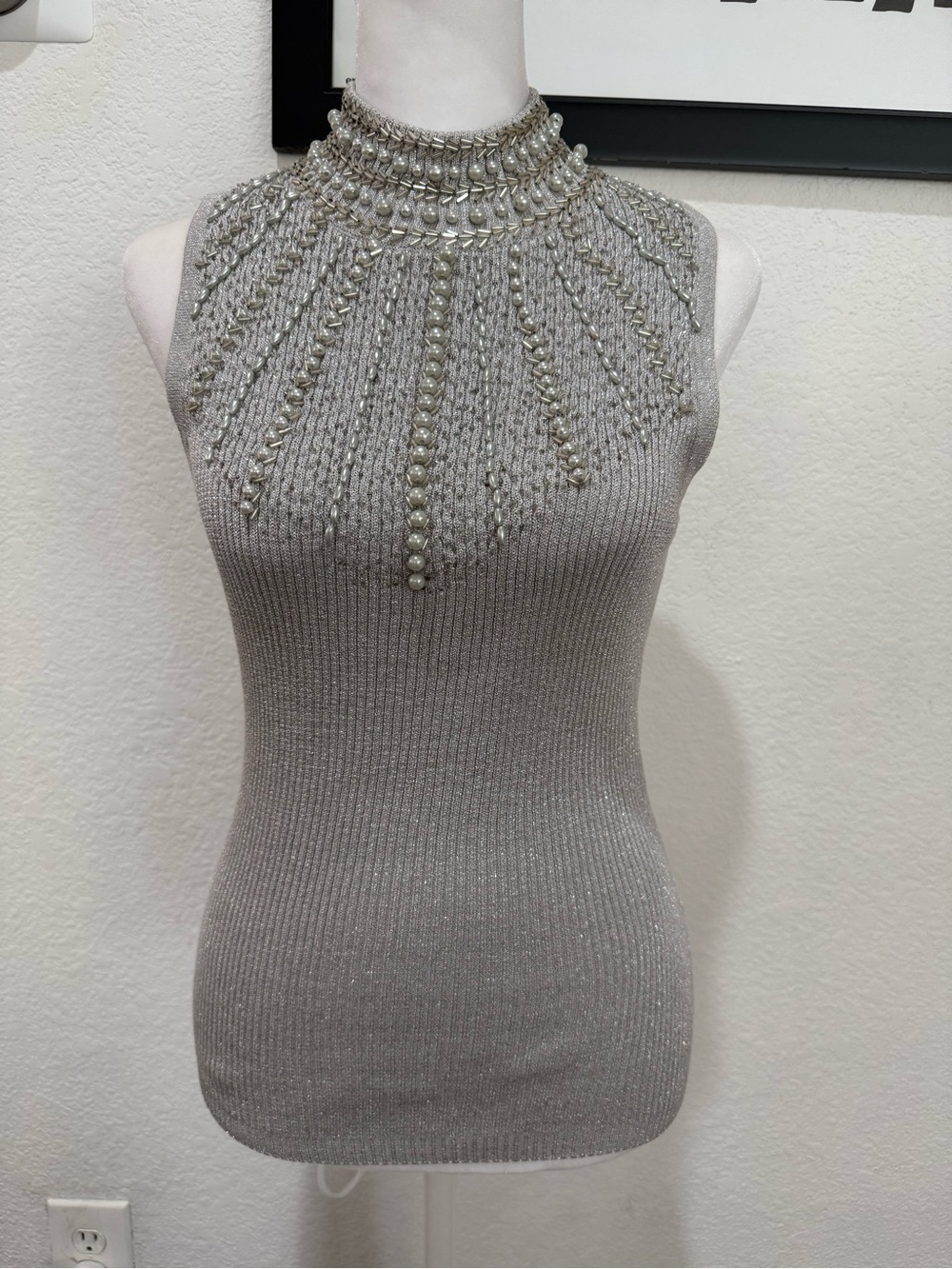 Vintage Cache Sleeveless Pearl-Embellished Metallic Knit Top - Gray